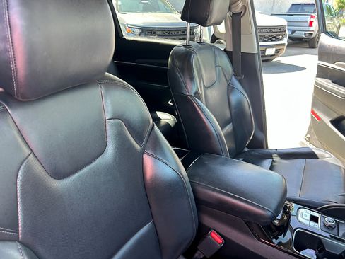Used 2020 Kia Telluride S w/ S 8 Passenger Seating Package FWD image 35