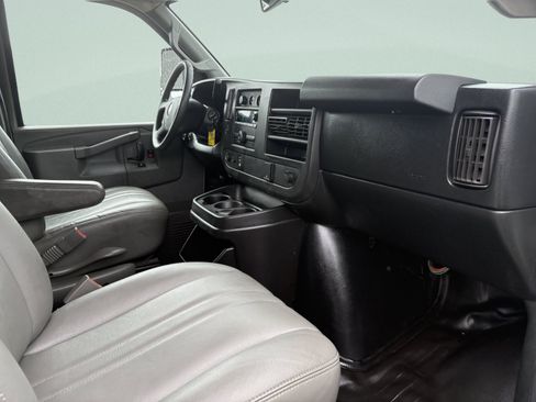 Used 2017 Chevrolet Express 3500 RWD image 21