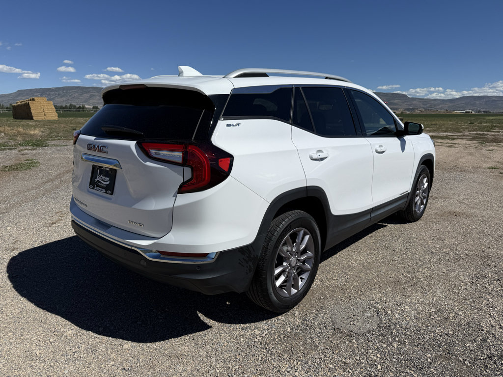 Used 2022 GMC Terrain SLT w/ Tech Package AWD/4WD image 7