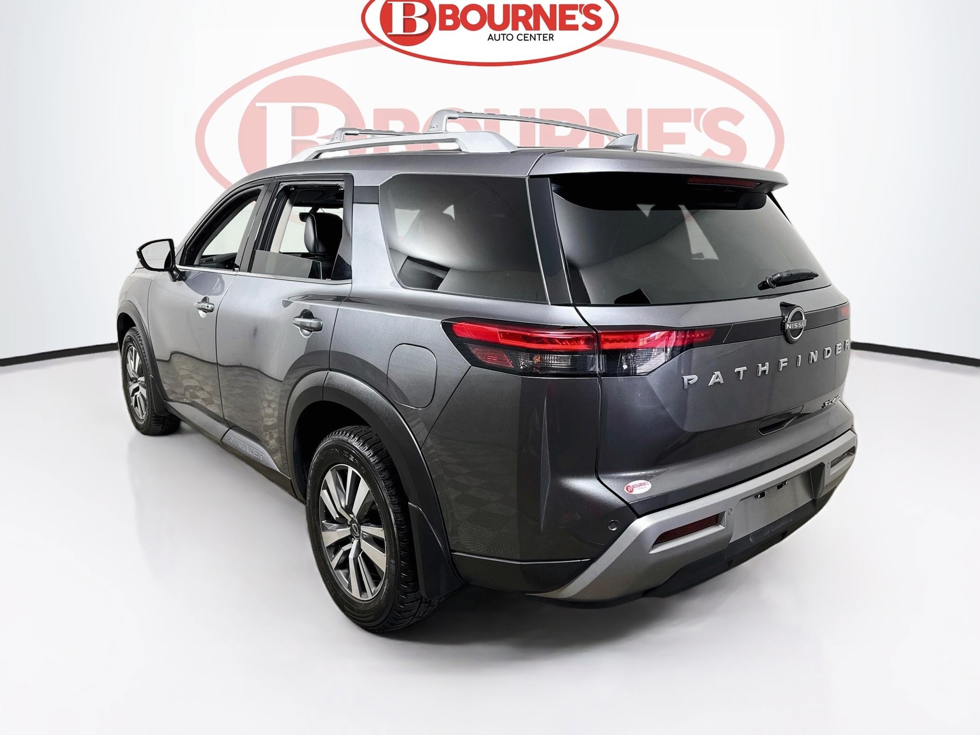 Used 2024 Nissan Pathfinder SL AWD/4WD image 8
