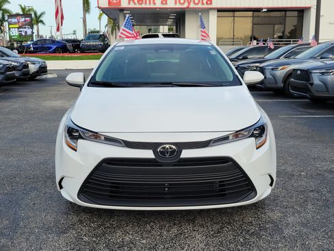 Used 2025 Toyota Corolla LE FWD image 4