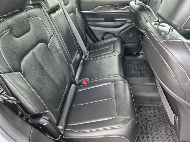 Used 2024 Jeep Grand Cherokee Limited AWD/4WD image 19