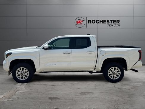 Certified 2025 Toyota Tacoma SR5 AWD/4WD image 2