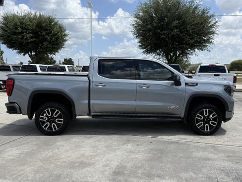 Used 2024 GMC Sierra 1500 AT4 w/ Technology Package AWD/4WD image 3