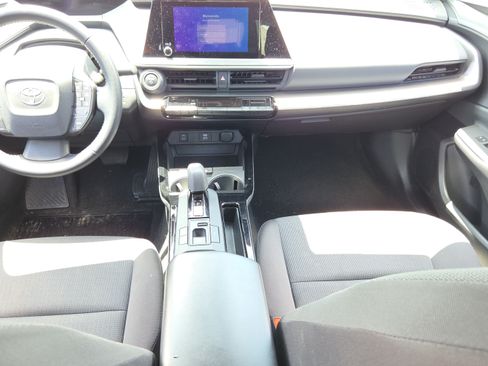 Used 2024 Toyota Prius LE FWD image 11
