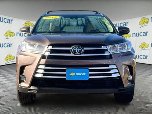 Used 2017 Toyota Highlander XLE image 2