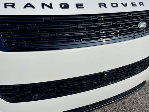 Used 2024 Land Rover Range Rover Sport SE image 32