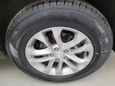 Used 2019 Hyundai Santa Fe SE FWD image 31