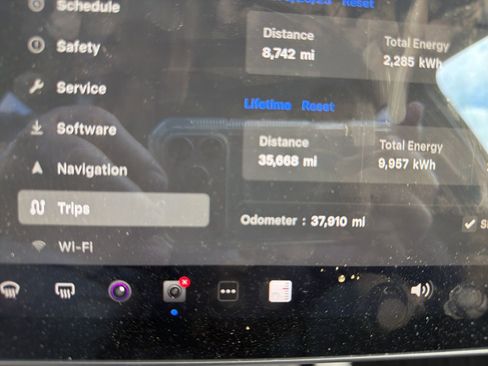 Used 2021 Tesla Model Y Long Range image 13