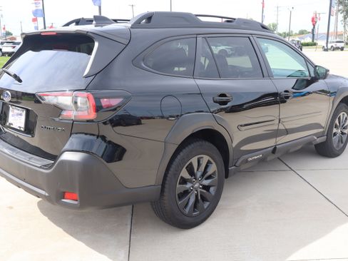 Used 2023 Subaru Outback Onyx Edition AWD/4WD image 6