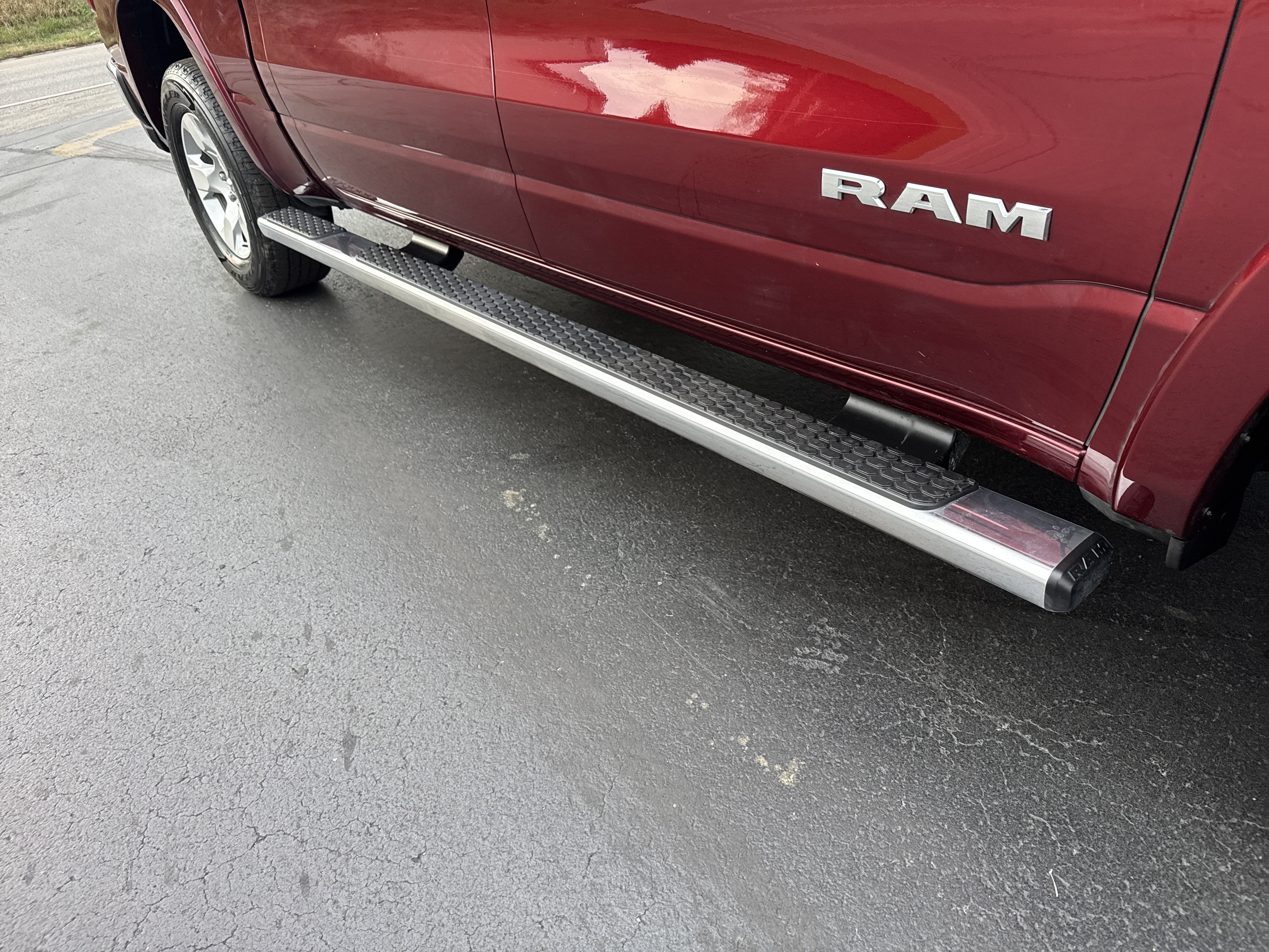 Used 2025 RAM 1500 Big Horn AWD/4WD image 2
