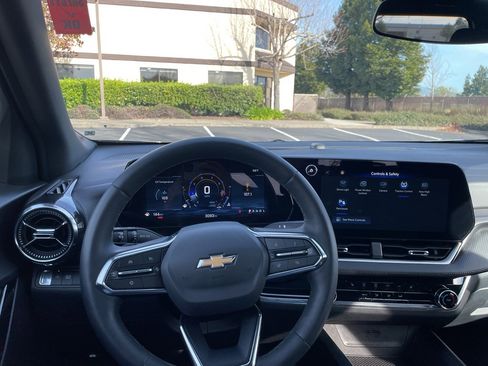 Used 2026 Chevrolet Equinox LT image 15