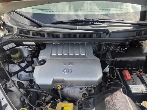 Used 2010 Toyota Sienna XLE Limited FWD image 17