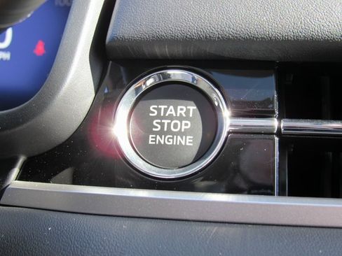 New 2025 Mitsubishi Outlander SE image 19