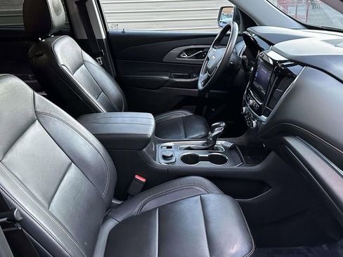 Used 2021 Chevrolet Traverse LT w/ LT Premium Package image 8