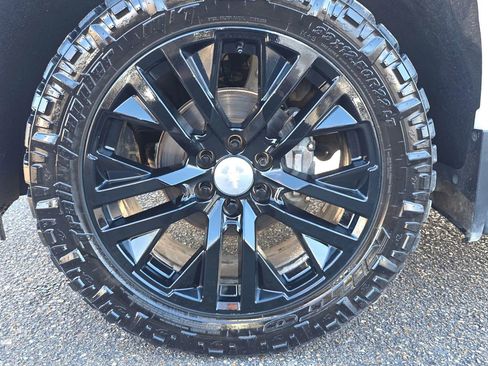 Used 2019 Chevrolet Silverado 1500 LTZ w/ LTZ Premium Package AWD/4WD image 23