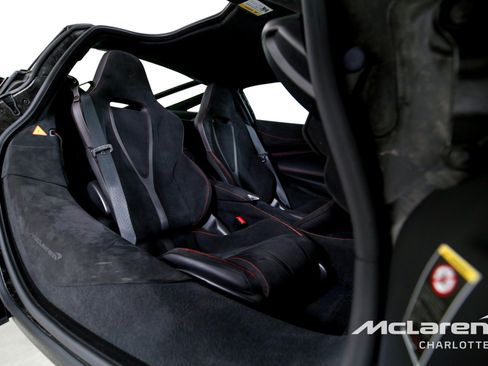 Used 2025 McLaren 750S RWD image 18