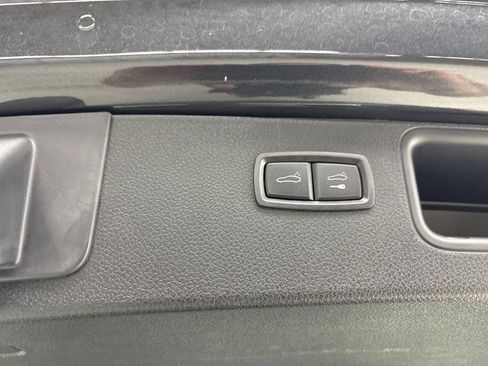 Certified 2024 Porsche Macan AWD/4WD image 21