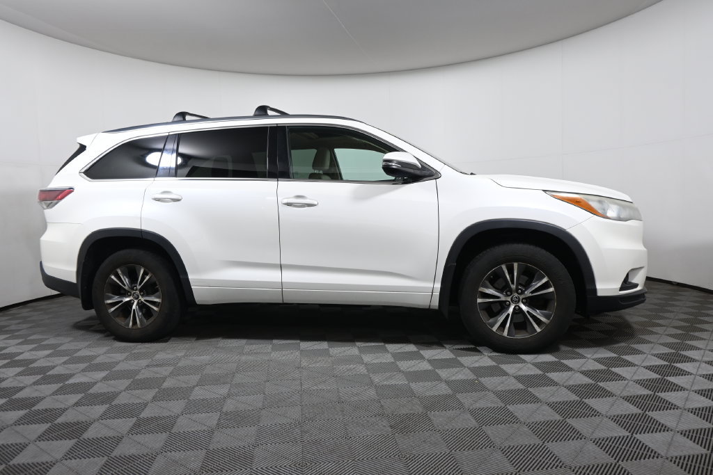 Used 2016 Toyota Highlander XLE AWD/4WD image 8
