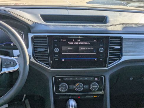 Used 2022 Volkswagen Atlas Cross Sport SE image 16