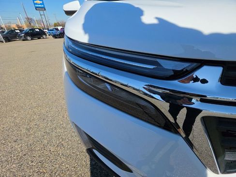 Used 2023 Chevrolet Equinox LT image 36