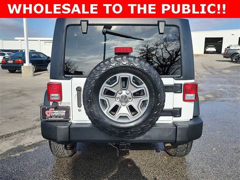 Used 2015 Jeep Wrangler Unlimited Rubicon w/ Connectivity Group image 4