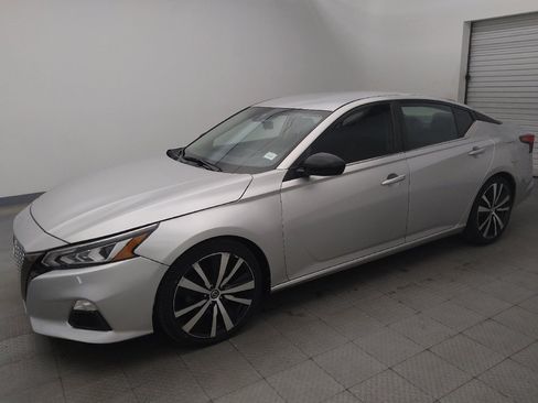 Used 2020 Nissan Altima 2.5 SR FWD image 2