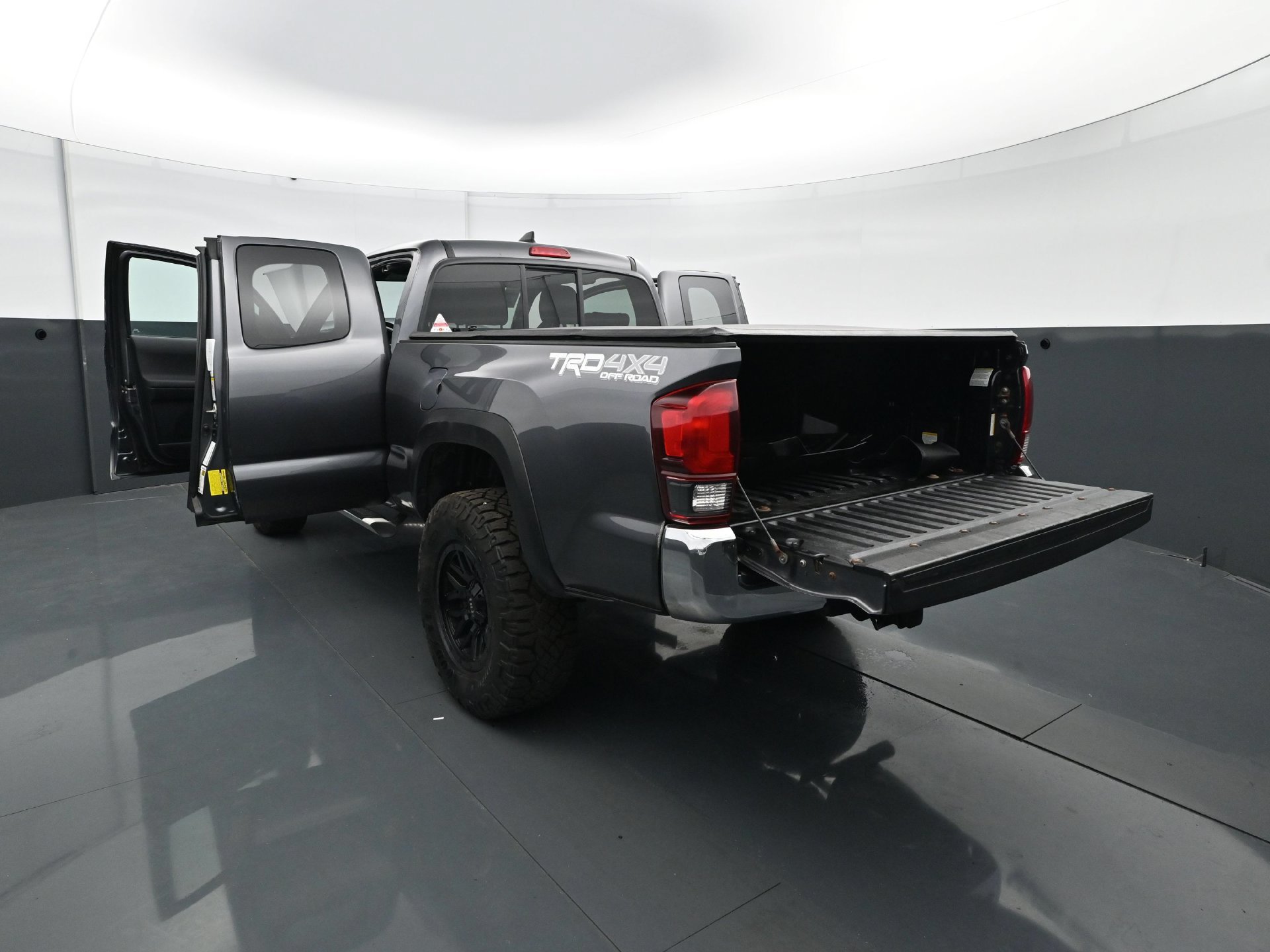 Used 2019 Toyota Tacoma TRD Off-Road AWD/4WD image 31