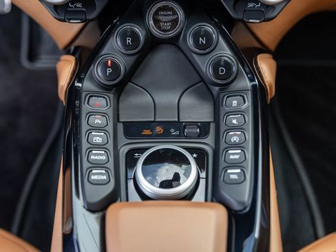 Used 2020 Aston Martin V8 Vantage Coupe RWD image 33
