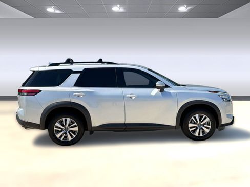 Used 2023 Nissan Pathfinder SV AWD/4WD image 8