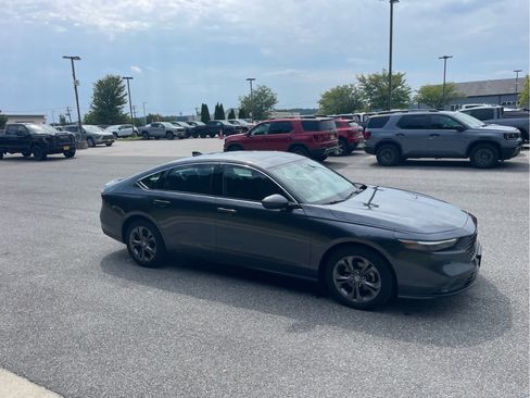Used 2023 Honda Accord EX image 9