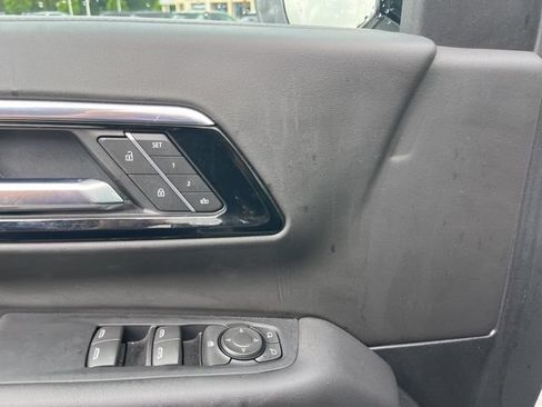 Used 2025 Chevrolet Suburban Z71 AWD/4WD image 16