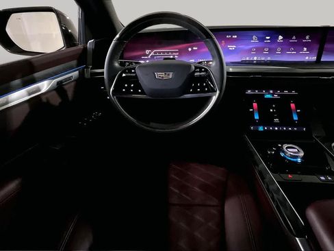 Used 2025 Cadillac Escalade Sport w/ Touring Package AWD/4WD image 5