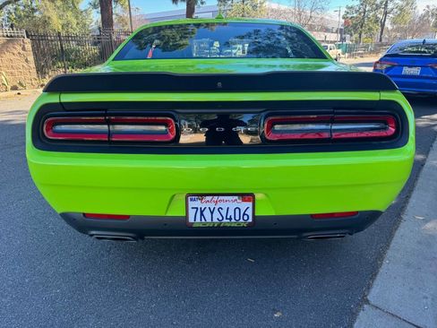 Used 2015 Dodge Challenger R/T Scat Pack w/ Leather Interior Group RWD image 11