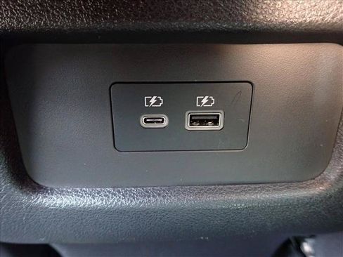 Used 2023 Nissan Pathfinder SL AWD/4WD image 11