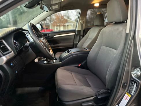 Used 2018 Toyota Highlander FWD V6 image 8
