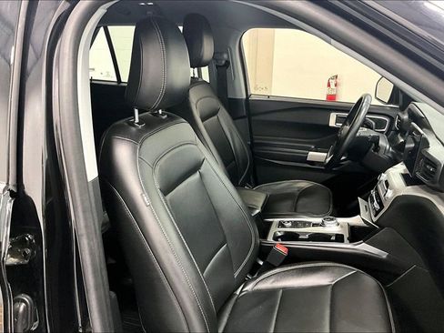 Used 2024 Ford Explorer XLT w/ Equipment Group 202A AWD/4WD image 7