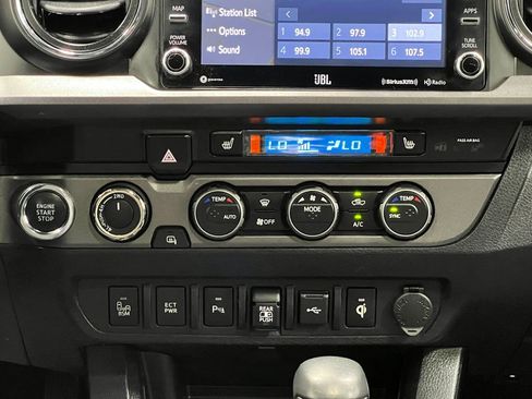 Used 2020 Toyota Tacoma TRD Sport w/ TRD Premium Sport Package AWD/4WD image 27