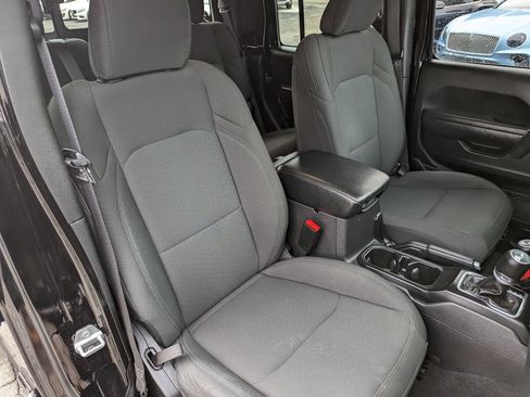 Used 2022 Jeep Gladiator Sport image 30