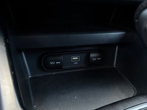 Used 2025 Kia Soul LX w/ LX Technology Package FWD image 23