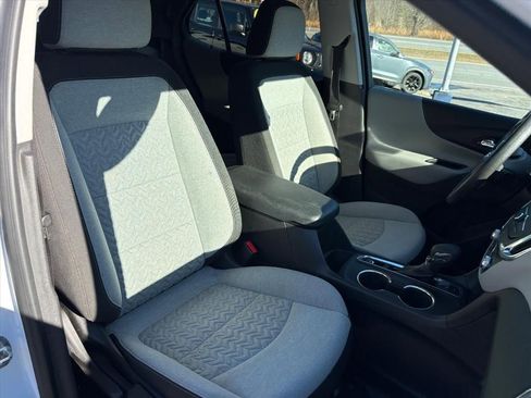 Used 2023 Chevrolet Equinox LS AWD/4WD image 16
