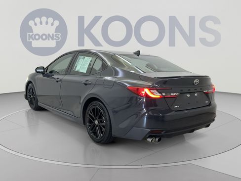 Used 2025 Toyota Camry SE FWD image 7