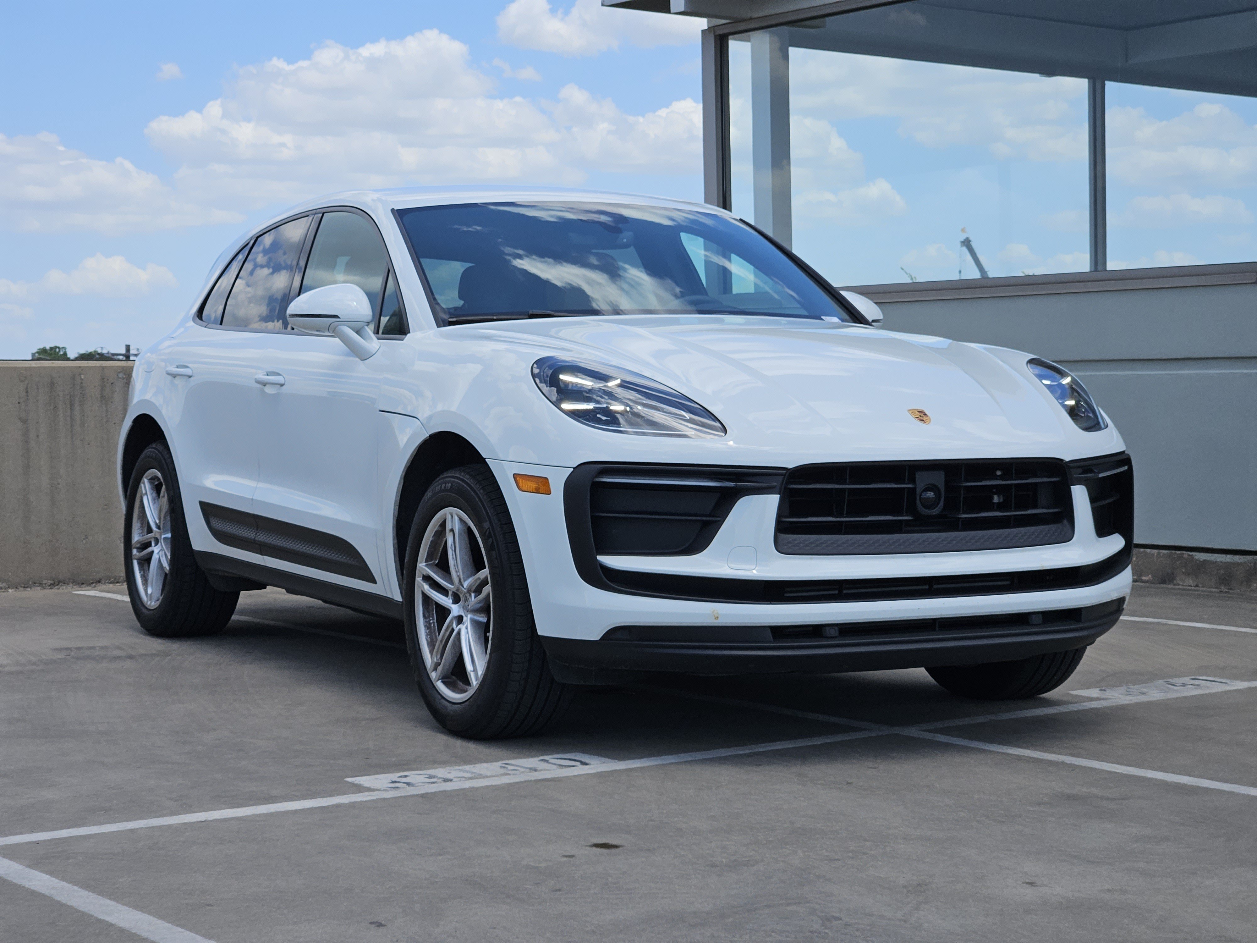 Certified 2026 Porsche Macan AWD/4WD image 10