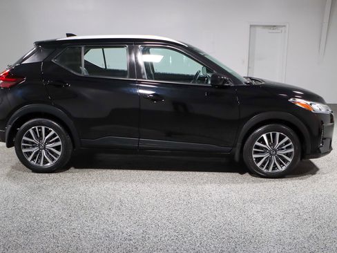 Used 2021 Nissan Kicks SV image 6