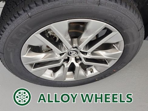 Used 2019 Toyota RAV4 Limited image 12