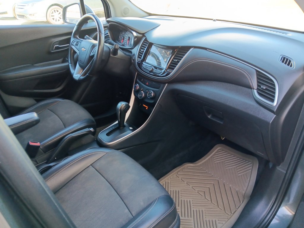 Used 2018 Chevrolet Trax LT w/ LT Convenience Package FWD image 32