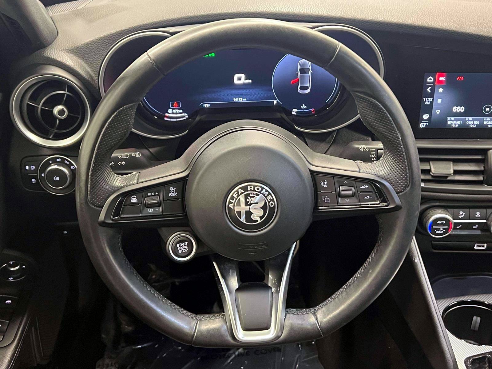 Used 2024 Alfa Romeo Giulia Ti AWD/4WD image 14