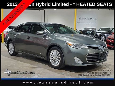Used 2013 Toyota Avalon Limited w/ Technology Pkg FWD image 3