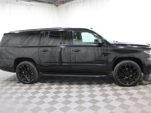 Used 2020 Chevrolet Suburban Premier image 38