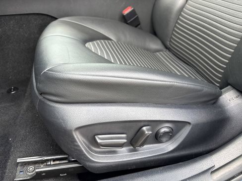 Used 2024 Toyota Camry SE image 12